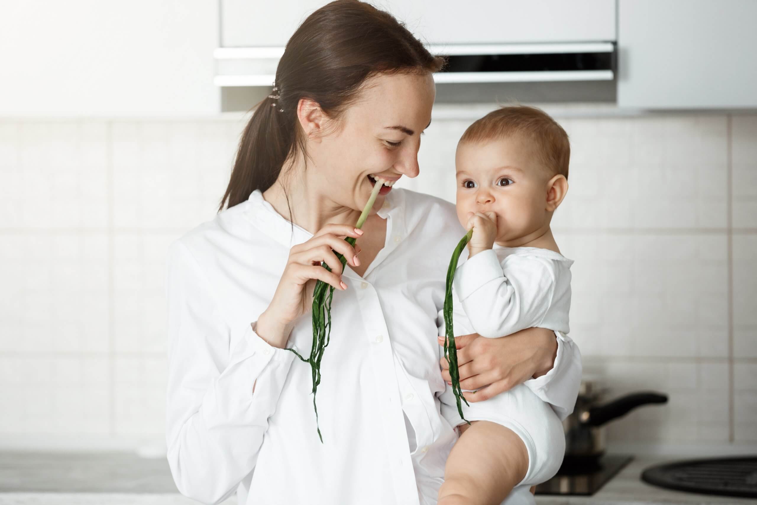 Como aliviar a cólica do bebê: a alimentação da mãe tem influência?